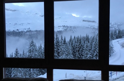 Flaine Apartment | Wonderful South Facing Mountain Views. Sleeps 6