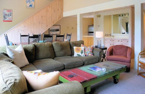 Bromley Mountain House | Wonderful space in this large, 3-Level Townhouse at Bromley's Ridges