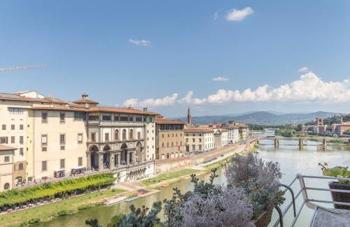San Niccolo Apartment | Wonderful terrace over Ponte Vecchio with elevator