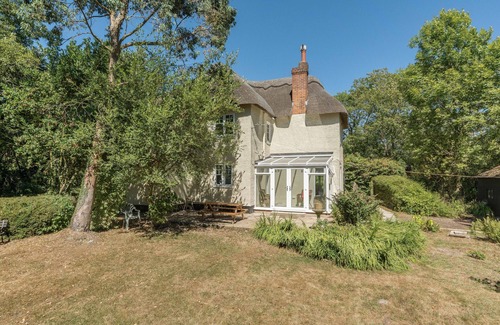 New Forest District House | Wonderful thatched cottage in The New Forest