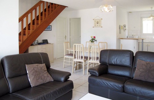 Hauteville-sur-Mer House | Wonderful villa for 4 guests with WIFI, TV, terrace, pets allowed and parking