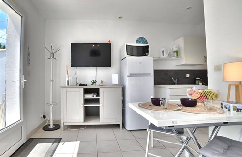 Cheray House | Wonderful villa for 4 guests with pool, WIFI, terrace and parking