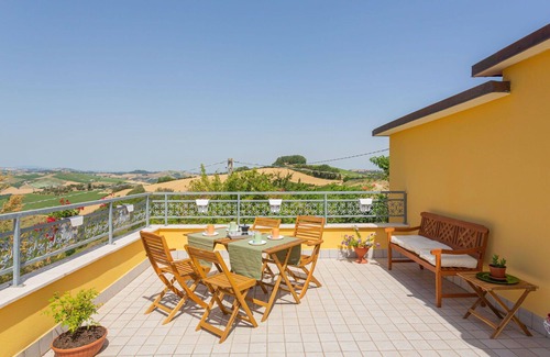Ripatransone House | Wonderful villa for 6 guests with WIFI, A/C, TV, terrace, pets allowed, panoramic view and park.