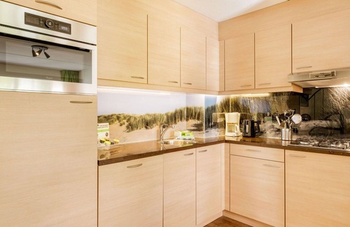 Ouddorp House | Wonderful villa for 4 people with WIFI, pool, TV, terrace and parking
