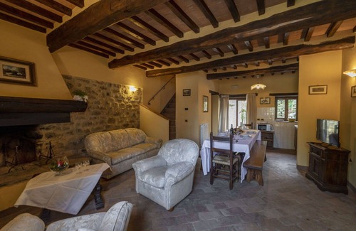 Pieve di Chio House | Wonderful villa for 10 people with private pool, WIFI, TV, patio, pets allowed and parking