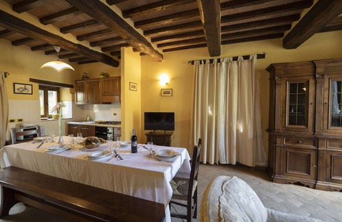 Pieve di Chio House | Wonderful villa for 10 people with private pool, WIFI, TV, patio, pets allowed and parking
