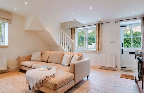 Painswick House | Wonderful villa for 2 people with WIFI, pets allowed and parking