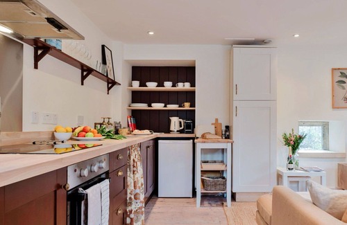 Painswick House | Wonderful villa for 2 people with WIFI, pets allowed and parking