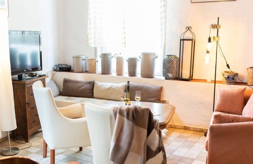 Ediger House | Wonderful villa for 2 people with WIFI, TV, pets allowed and parking