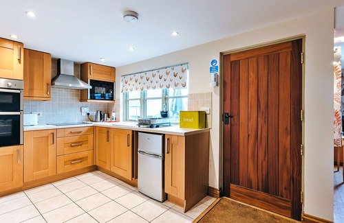 Craven Arms House | Wonderful villa for 4 people with WIFI, pool and terrace
