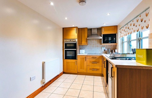 Craven Arms House | Wonderful villa for 4 people with WIFI, pool and terrace