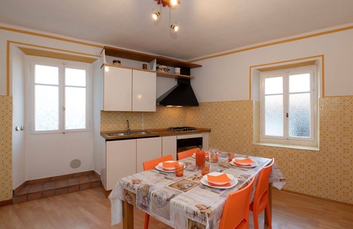 Comero House | Wonderful villa for 4 guests with WIFI, TV, balcony and pets allowed