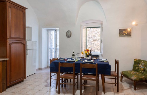 Cipressa House | Wonderful villa for 6 guests with TV, terrace, panoramic view and parking