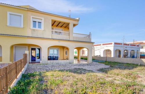 Les Deveses House | Wonderful villa for 8 guests with WIFI, TV, patio, pets allowed and parking