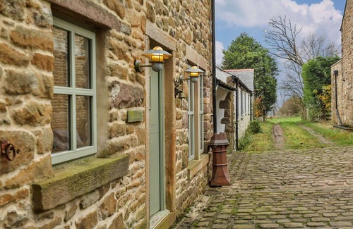 Blackburn House | Wonderful villa for 3 guests with WIFI, TV, pets allowed and parking