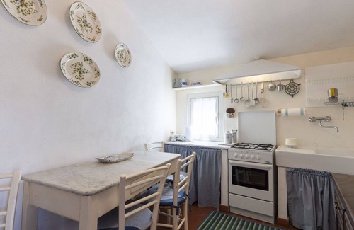 Castellaro House | Wonderful villa for 3 people with WIFI, TV, terrace, pets allowed, panoramic view and parking