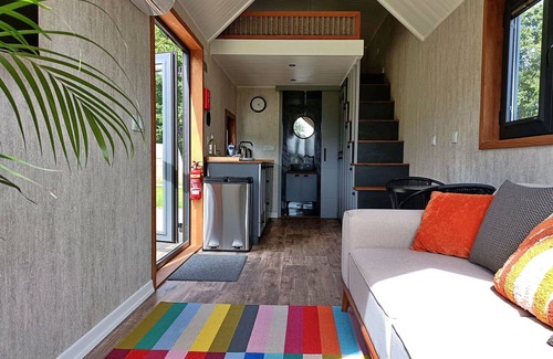 Liverton House | Wonderful villa for 2 guests with WIFI, terrace and pets allowed