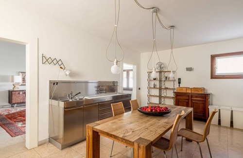Sant'Agostino Apartment | Wonderful villa of 350sqm of space positioned on two levels with 500mt of SHARED garden.It accommodates 6 people, with three bedrooms (each with a private en suite bathroom) and a single armchair in the living roomTwo ASSIGNED parking spaces, present ins