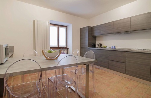 Tresana Villa | Wonderful villa with WIFI, pool, A/C, TV, terrace, pets allowed, panoramic view and parking
