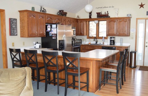 Mineral House | Wonderful waterfront getaway on Lake Anna's public side!