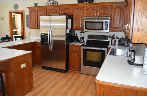 Mineral House | Wonderful waterfront getaway on Lake Anna's public side!
