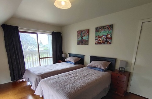 Castlecliff House | Wonderful Whanganui River and Relaxing Beach House