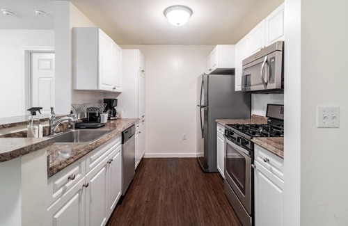 Woburn Apartment | Wonderful Woburn 2BR w/In-Unit W/D, close to Restaurants, by Blueground
