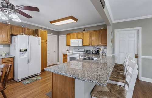 Cleveland House | Wonderland Cottage Cleveland near Lee University/OCI BEST LOCATION Amazing