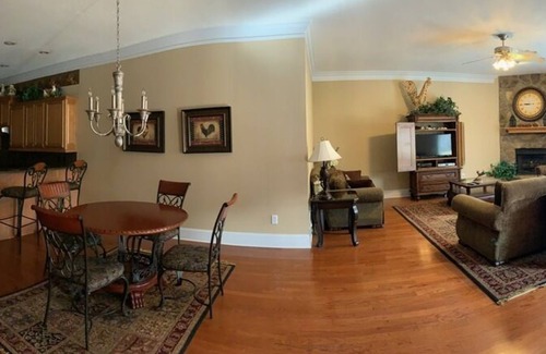 Young Harris Villa | Wonderland for Water Afficionados. Free Wi-Fi, Parking, 1 Dog Free