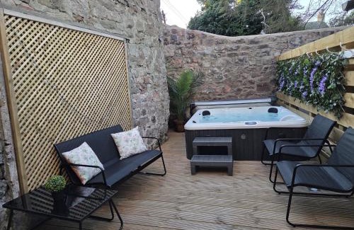 Tweedmouth House | Wonderland
