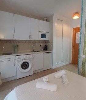 Perchel Sur Apartment | WonderStays Apartamentos Vela