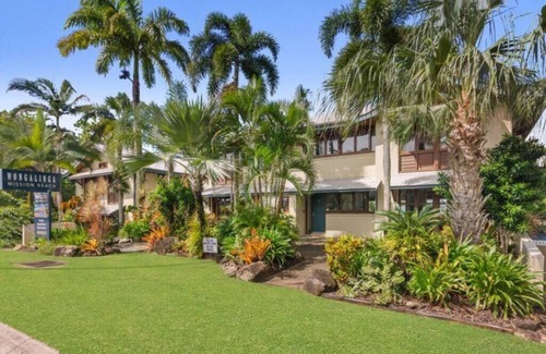 Wongaling Beach Apartment | Wongalinga Absolute Beachfront ~ Tropical Oasis