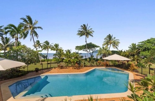 Wongaling Beach Apartment | Wongalinga Absolute Beachfront ~ Tropical Oasis