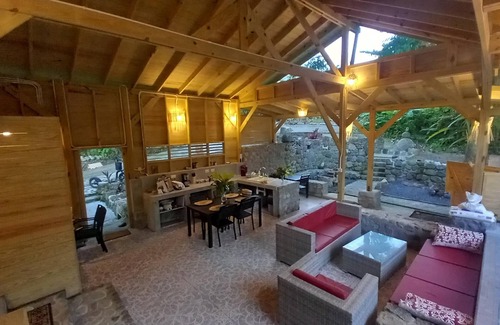 La Plaine House | Wood and stone bungalow with swimming pool