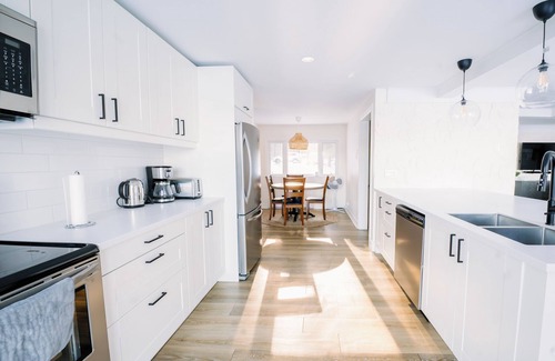 Conquerall Bank House | Wood-Fired Sauna, Sleeps 8 – Private Waterfront!