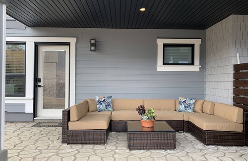 Central Okanagan House | Wood Lake Views