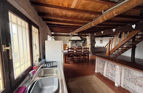 Los Masos House | Wood Lodge - Sleeps10 - Skiing - Thermal Baths