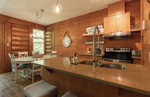 Lac Superieur Village Cabin | Wood log cabin | Spa + Gym + Kids Club