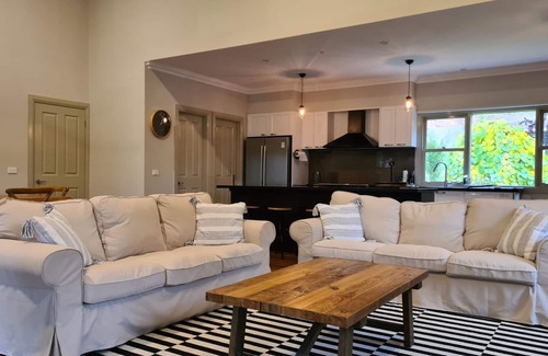 Marysville House | WOODBINE LODGE- Picture perfect and meticulously maintained