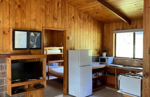 Bournda Cabin | Woodbine Park Eco Cabin 12