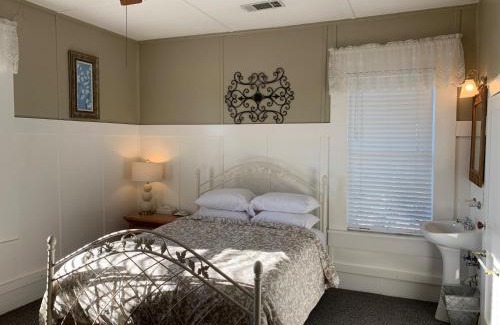 Jasper Hotel | Woodbridge Inn & Tavern