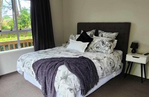 Takanini Bed & Breakfast | Woodbury Farm