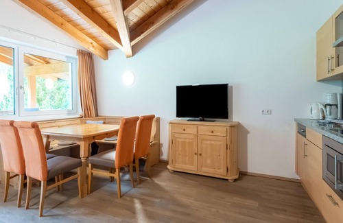 Huben Apartment | Wooded Apartment in Längenfeld with a great view