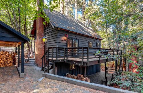 Arrowhead Villas House | Wooded Comfort