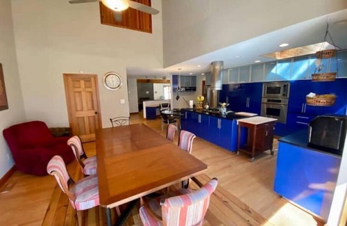 Chapel Hill House | Wooded house near Carrboro with a pool