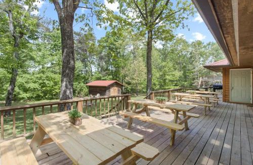 Rising Fawn House | Wooded Retreat with game area and hot tub