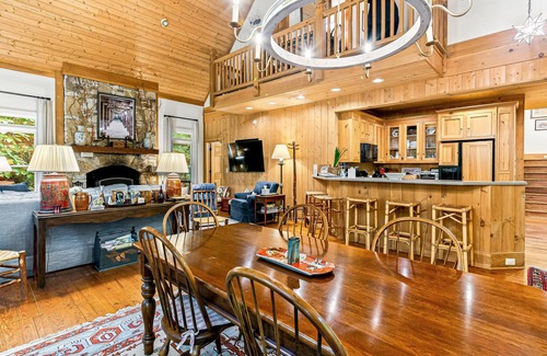 Lake Toxaway House | Wooded Seclusion,Quick Access to Highly Acclaimed Hiking, and the Club.