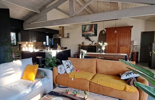 Le Grand-Village-Plage Villa | Wooded villa on Ile dóleron with private heated pool 6 persons max.