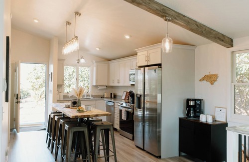 Newland House | Wooded Wanderlust Cabin | Chic & Cozy Retreat | Pets OK
