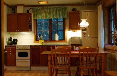 Sexdrega House | Wooden house near a lake, with a boat